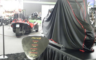 Motocykl Ferat2 pod plachtou