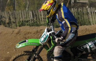 Pohled na průjezd zatáčkou Kawasaki z blízka